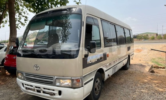 Acheter Import Voiture Toyota Coaster Blanc à Abuja, État de Lagos