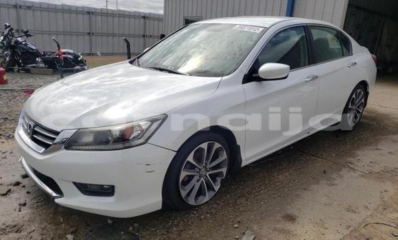 Acheter Neuf Voiture Honda Accord Blanc à Lagos, État de Lagos Acheter Neuf Voiture Honda Accord Blanc à Lagos, État de Lagos