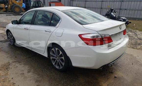 Acheter Neuf Voiture Honda Accord Blanc à Lagos, État de Lagos Acheter Neuf Voiture Honda Accord Blanc à Lagos, État de Lagos