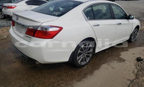 Acheter Neuf Voiture Honda Accord Blanc à Lagos, État de Lagos Acheter Neuf Voiture Honda Accord Blanc à Lagos, État de Lagos