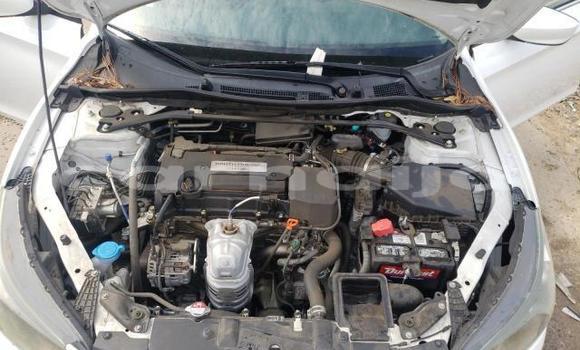 Acheter Neuf Voiture Honda Accord Blanc à Lagos, État de Lagos Acheter Neuf Voiture Honda Accord Blanc à Lagos, État de Lagos