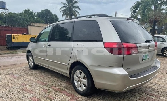 Acheter Occasion Voiture Toyota Sienna Gris à Egbeda, État d'Oyo Acheter Occasion Voiture Toyota Sienna Gris à Egbeda, État d'Oyo