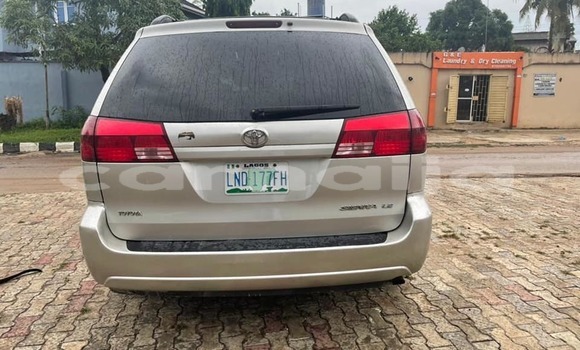 Acheter Occasion Voiture Toyota Sienna Gris à Egbeda, État d'Oyo Acheter Occasion Voiture Toyota Sienna Gris à Egbeda, État d'Oyo