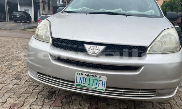 Acheter Occasion Voiture Toyota Sienna Gris à Egbeda, État d'Oyo Acheter Occasion Voiture Toyota Sienna Gris à Egbeda, État d'Oyo