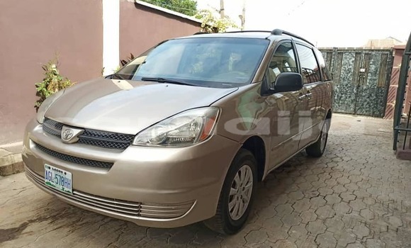 Acheter Occasion Voiture Toyota Sienna Beige à Ikeja, État de Lagos Acheter Occasion Voiture Toyota Sienna Beige à Ikeja, État de Lagos