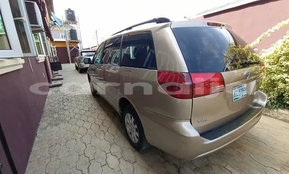 Acheter Occasion Voiture Toyota Sienna Beige à Ikeja, État de Lagos Acheter Occasion Voiture Toyota Sienna Beige à Ikeja, État de Lagos