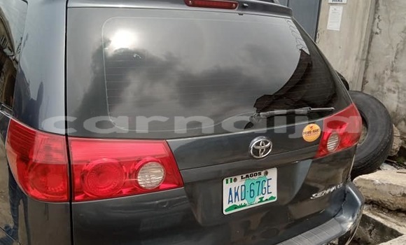 Acheter Occasion Voiture Toyota Sienna Bleu à Lagos, État de Lagos Acheter Occasion Voiture Toyota Sienna Bleu à Lagos, État de Lagos
