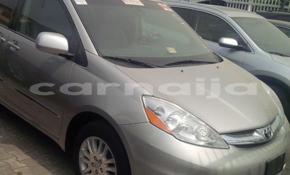 Buy Used Toyota Sienna Beige Car in Lagos in Lagos State Buy Used Toyota Sienna Beige Car in Lagos in Lagos State