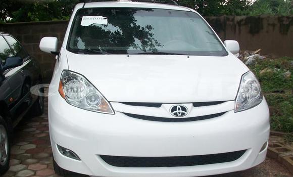 Buy Used Toyota Sienna White Car in Lagos in Lagos State