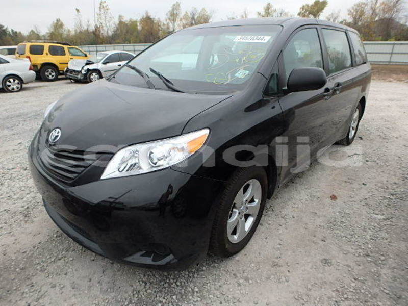 Big with watermark 2014 toyota sienna1