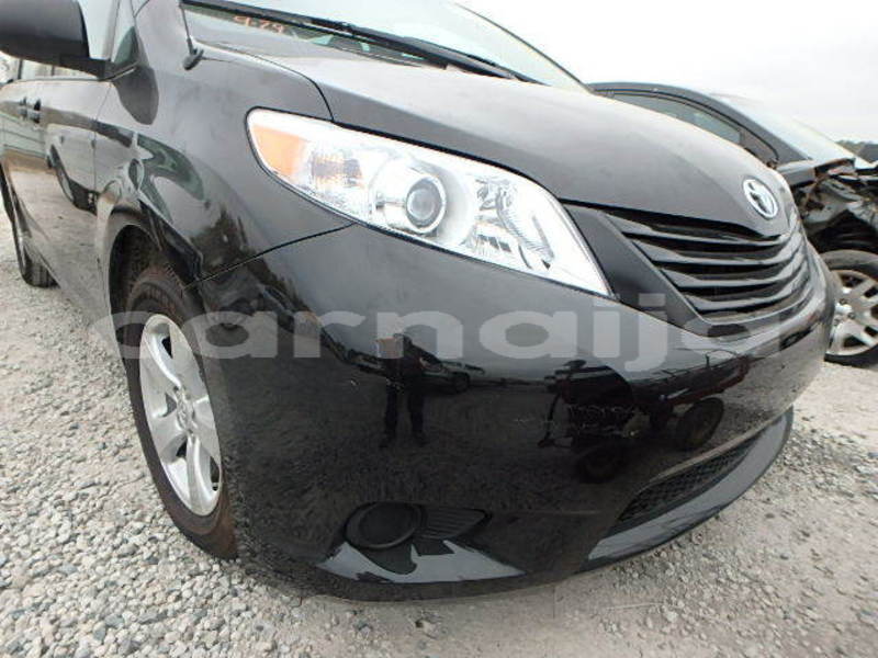 Big with watermark 2014 toyota sienna9