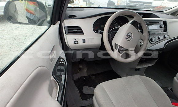 Acheter Import Voiture Toyota Sienna Noir à Agbor, État du Delta Acheter Import Voiture Toyota Sienna Noir à Agbor, État du Delta