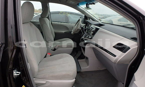 Acheter Import Voiture Toyota Sienna Noir à Agbor, État du Delta Acheter Import Voiture Toyota Sienna Noir à Agbor, État du Delta