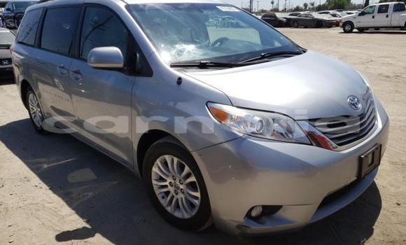 Buy New Toyota Sienna Silver Car in Abeokuta in Ogun State