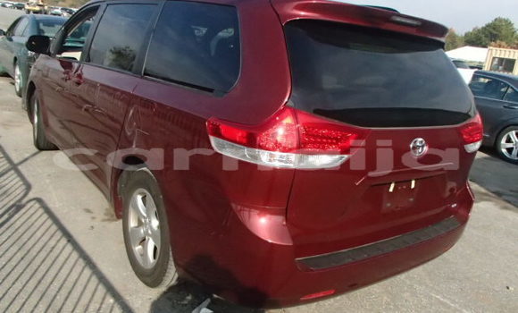 Acheter Import Voiture Toyota Sienna Rouge à Afor–Oru, État d'Imo Acheter Import Voiture Toyota Sienna Rouge à Afor–Oru, État d'Imo