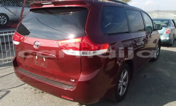 Acheter Import Voiture Toyota Sienna Rouge à Afor–Oru, État d'Imo Acheter Import Voiture Toyota Sienna Rouge à Afor–Oru, État d'Imo