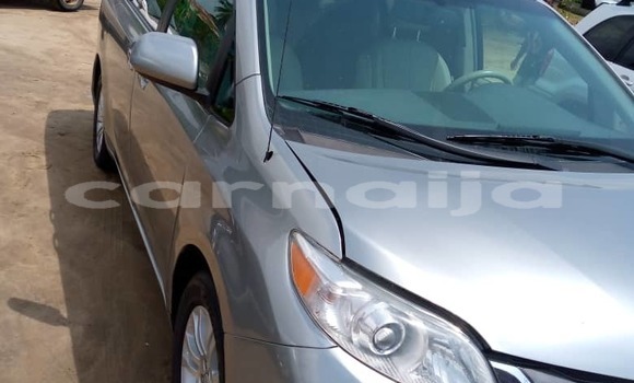 Acheter Occasion Voiture Toyota Sienna Beige à Lagos, État de Lagos