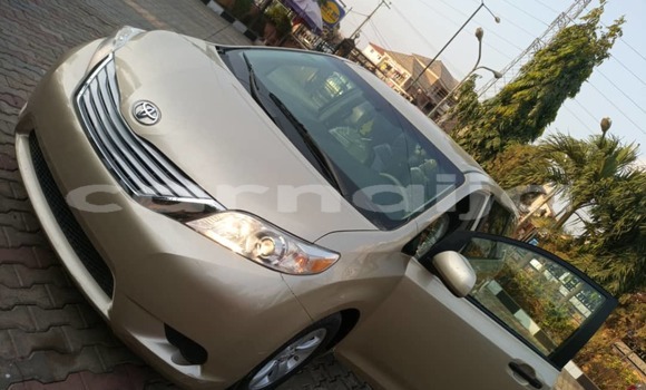 Buy Used Toyota Sienna Brown Car in Lagos in Lagos State