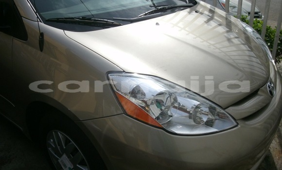 Buy Used Toyota Sienna Silver Car in Lagos in Lagos State Buy Used Toyota Sienna Silver Car in Lagos in Lagos State