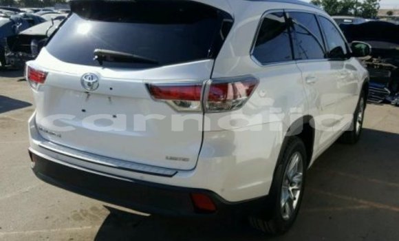 Acheter Import Voiture Toyota Highlander Blanc à Potiskum, État de Yobe Acheter Import Voiture Toyota Highlander Blanc à Potiskum, État de Yobe