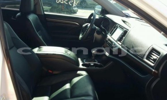 Acheter Import Voiture Toyota Highlander Blanc à Potiskum, État de Yobe Acheter Import Voiture Toyota Highlander Blanc à Potiskum, État de Yobe