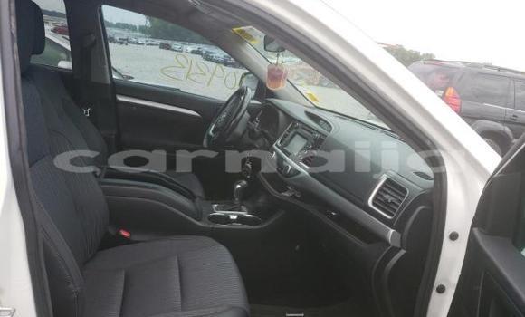 Buy Used Toyota Highlander White Car in Kaiama in Bayelsa State Buy Used Toyota Highlander White Car in Kaiama in Bayelsa State