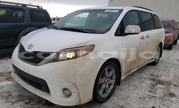 Acheter Occasion Voiture Toyota Sienna Blanc à Katsina, Katsina