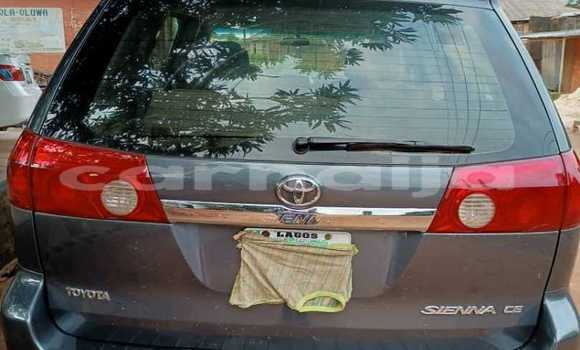 Acheter Occasion Voiture Toyota Sienna Bleu à Lagos, État de Lagos Acheter Occasion Voiture Toyota Sienna Bleu à Lagos, État de Lagos