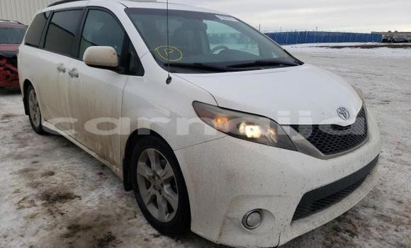 Buy Used Toyota Sienna Silver Car in Kachia in Kaduna Buy Used Toyota Sienna Silver Car in Kachia in Kaduna