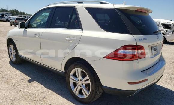 Acheter Neuf Voiture Mercedes-Benz ML–Class Blanc à Abeokuta, État d'Ogun Acheter Neuf Voiture Mercedes-Benz ML–Class Blanc à Abeokuta, État d'Ogun