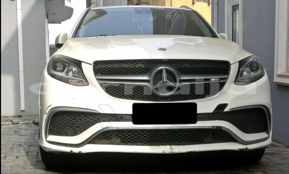 Acheter Occasion Voiture Mercedes-Benz ML–Class Blanc à Lagos, État de Lagos Acheter Occasion Voiture Mercedes-Benz ML–Class Blanc à Lagos, État de Lagos