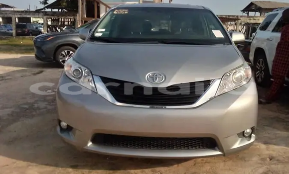 Acheter Occasion Voiture Toyota Sienna Marron à Lagos, État de Lagos