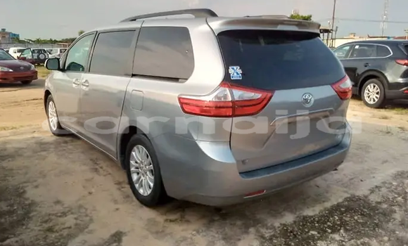 Acheter Occasion Voiture Toyota Sienna Marron à Lagos, État de Lagos Acheter Occasion Voiture Toyota Sienna Marron à Lagos, État de Lagos