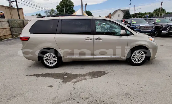 Acheter Occasion Voiture Toyota Sienna Rouge à Lagos, État de Lagos Acheter Occasion Voiture Toyota Sienna Rouge à Lagos, État de Lagos