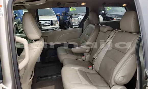 Acheter Occasion Voiture Toyota Sienna Rouge à Lagos, État de Lagos Acheter Occasion Voiture Toyota Sienna Rouge à Lagos, État de Lagos