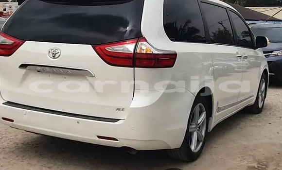 Acheter Occasion Voiture Toyota Sienna Rouge à Lagos, État de Lagos Acheter Occasion Voiture Toyota Sienna Rouge à Lagos, État de Lagos