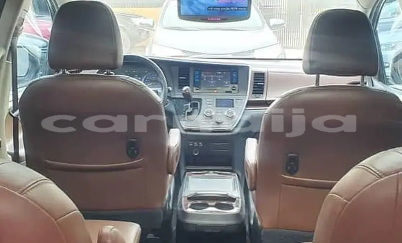 Acheter Occasion Voiture Toyota Sienna Rouge à Lagos, État de Lagos Acheter Occasion Voiture Toyota Sienna Rouge à Lagos, État de Lagos