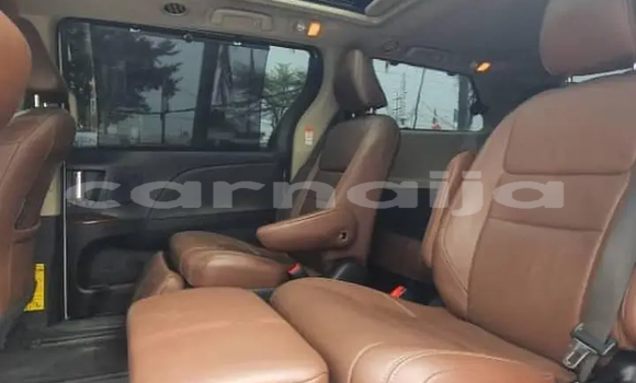 Acheter Occasion Voiture Toyota Sienna Rouge à Lagos, État de Lagos Acheter Occasion Voiture Toyota Sienna Rouge à Lagos, État de Lagos