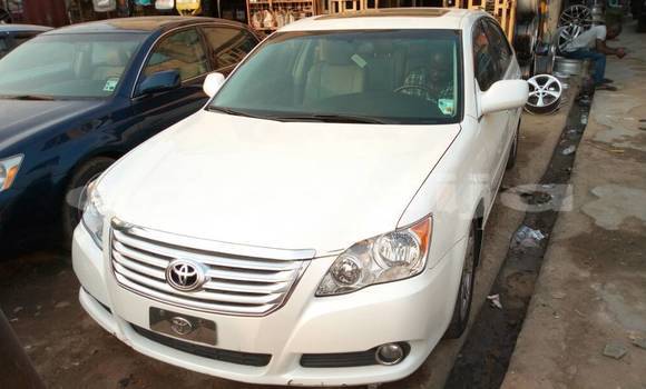 Buy Used Toyota Avalon White Car in Lagos in Lagos State