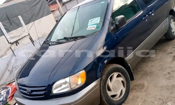 Buy Used Toyota Sienna Blue Car in Afikpo in Ebonyi State Buy Used Toyota Sienna Blue Car in Afikpo in Ebonyi State