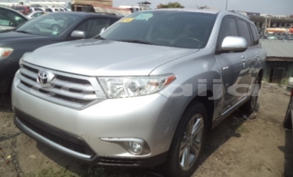 Buy Used Toyota Highlander Silver Car in Ibadan in Oyo State Buy Used Toyota Highlander Silver Car in Ibadan in Oyo State