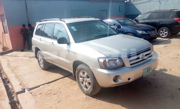 Buy Used Toyota Highlander Silver Car in Aba in Abia State Buy Used Toyota Highlander Silver Car in Aba in Abia State