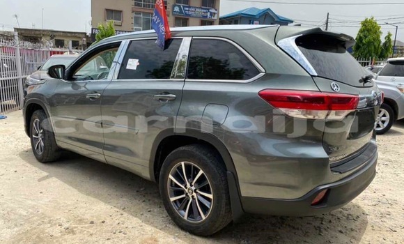 Buy Used Toyota Highlander Green Car in Aba in Abia State Buy Used Toyota Highlander Green Car in Aba in Abia State