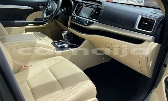Buy Used Toyota Highlander Green Car in Aba in Abia State Buy Used Toyota Highlander Green Car in Aba in Abia State