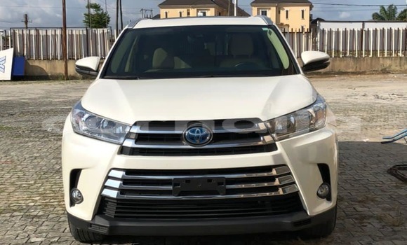 Buy Used Toyota Highlander White Car in Aba in Abia State Buy Used Toyota Highlander White Car in Aba in Abia State