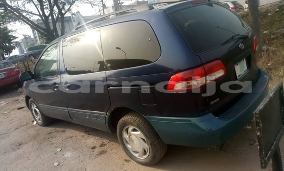 Acheter Occasion Voiture Toyota Sienna Bleu à Aba, État d'Abia Acheter Occasion Voiture Toyota Sienna Bleu à Aba, État d'Abia