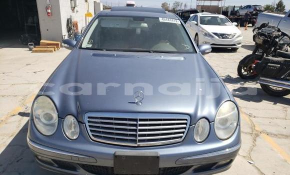 Acheter Neuf Voiture Mercedes-Benz E–Class Bleu à Benin City, Edo Acheter Neuf Voiture Mercedes-Benz E–Class Bleu à Benin City, Edo