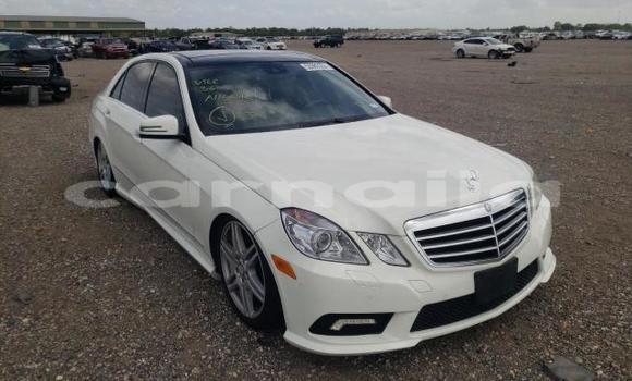 Acheter Neuf Voiture Mercedes-Benz E–Class Blanc à Badagry, État de Lagos Acheter Neuf Voiture Mercedes-Benz E–Class Blanc à Badagry, État de Lagos