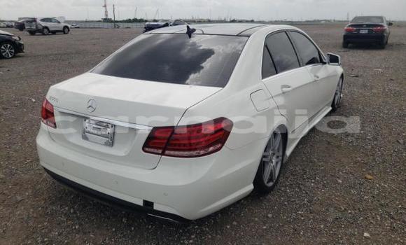 Acheter Neuf Voiture Mercedes-Benz E–Class Blanc à Badagry, État de Lagos Acheter Neuf Voiture Mercedes-Benz E–Class Blanc à Badagry, État de Lagos