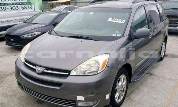 Acheter Neuf Voiture Toyota Sienna Gris à Agbor, État du Delta Acheter Neuf Voiture Toyota Sienna Gris à Agbor, État du Delta